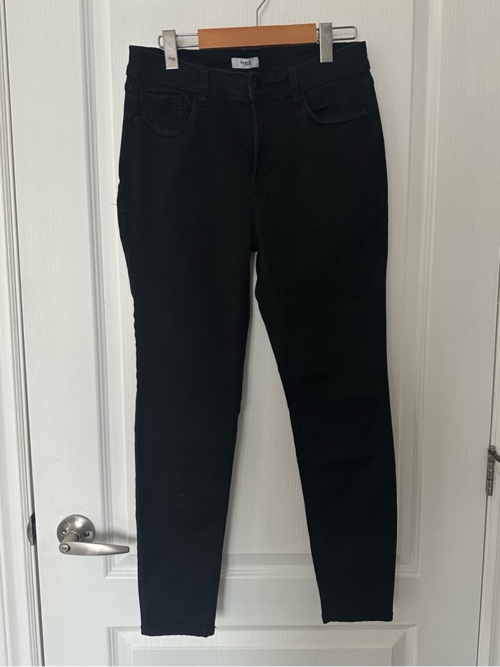 EUC Women’s High-Waisted Black Skinny Stretch Kensie Jeans Minimalist - Size 8